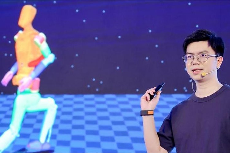 天才少年稚晖君long8龙机器人走路进场！AI模型做大脑，目标售价20万以内