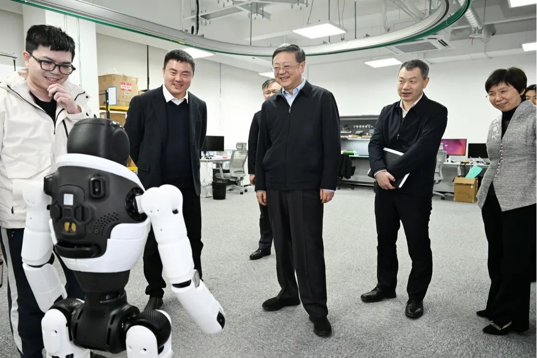 上海市委书记陈吉宁专题调研long8龙机器人